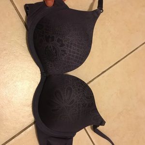 Victorias Secret Push Up Bra. 32B